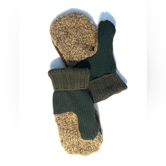 Vintage Handmade Mittens - Picture 2 of 3